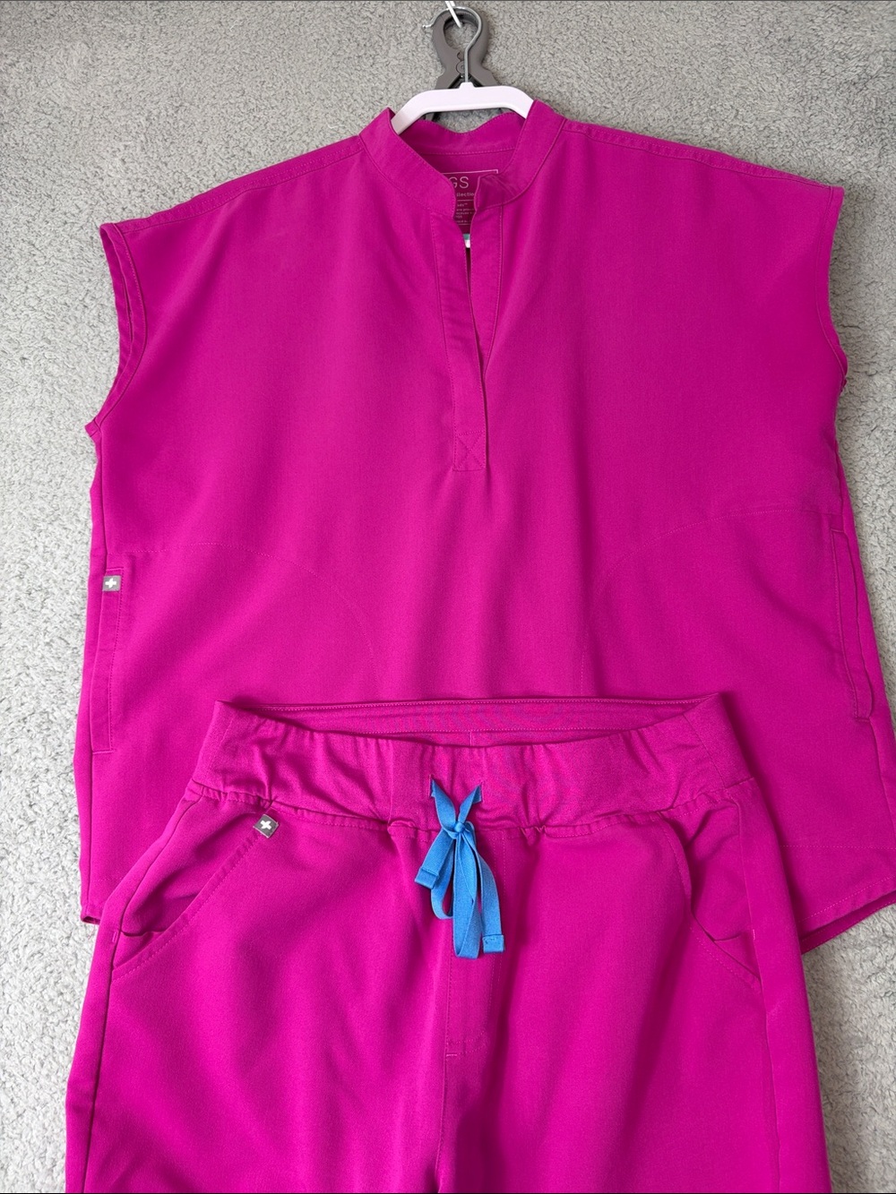 FIGS Women's Scrub Top-S & Jogger Pants-M, pink color
